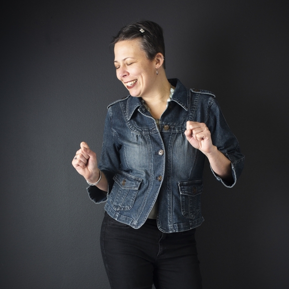 Meet your Posher, Mia - Picture 2 of 3